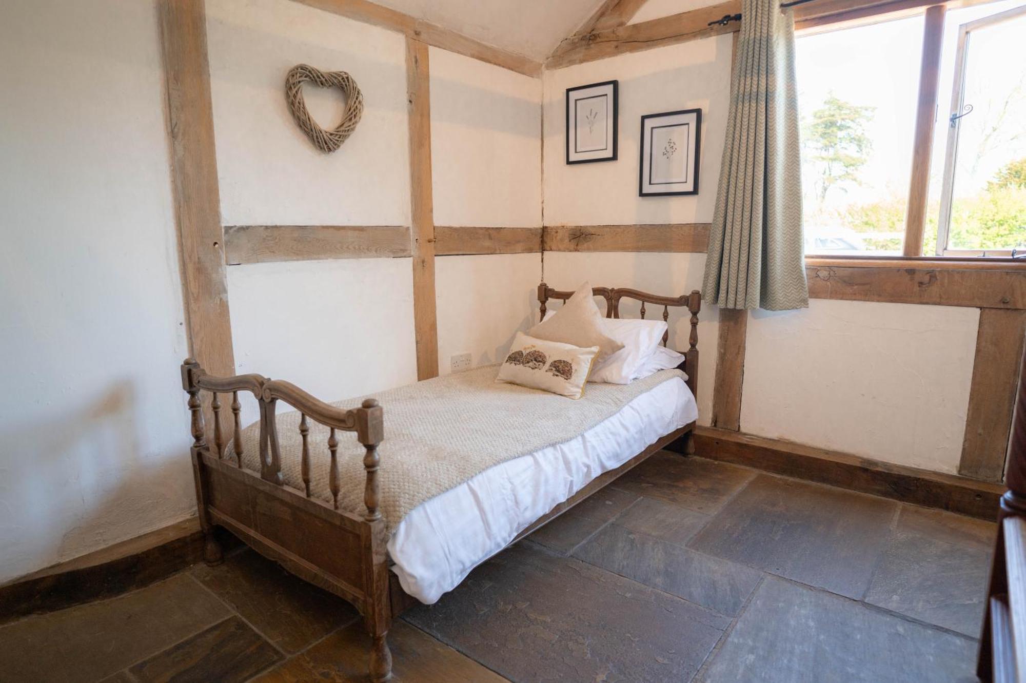 Barnacre - Eco-friendly Cosy Moreton (Merseyside)